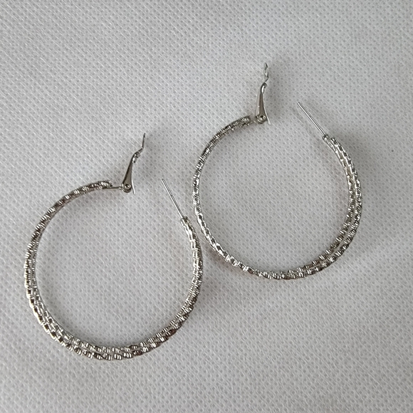 Twisted Double Hoop Earrings | Large Silver tone - Picture 4 of 5